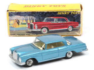 Lot 222 - DINKY TOYS (FRANCE) (1)
