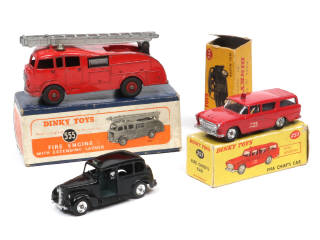 Lot 324 - DINKY TOYS (GB) (3)
