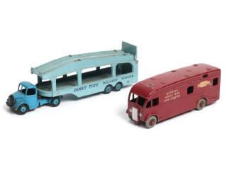 Lot 323 - DINKY TOYS (GB) (2)