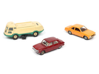 Lot 259 - DINKY TOYS (FRANCE) (3)