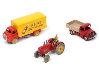 Lot 326 - DINKY TOYS (GB) (3)
