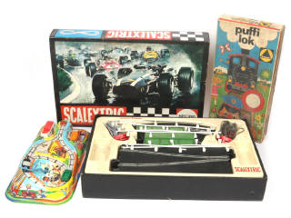 Lot 68 - SCALEXTRIC (2)