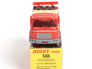 Lot 342 - DINKY TOYS (FRANCE) (1)
