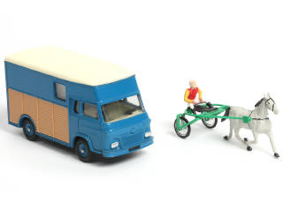 Lot 318 - DINKY TOYS (FRANCE) (1)