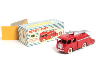 Lot 339 - DINKY TOYS (FRANCE) (1)