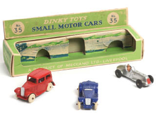 Lot 382 - DINKY TOYS (GB) (4)