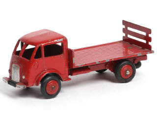 Lot 311 - DINKY TOYS (FRANCE) (1)