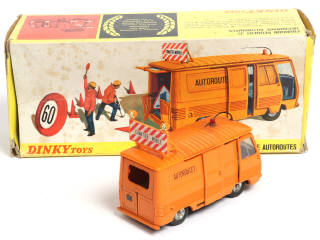 Lot 325 - DINKY TOYS (FRANCE) (1)