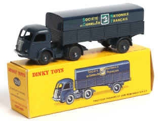 Lot 335 - DINKY TOYS (FRANCE) (1)