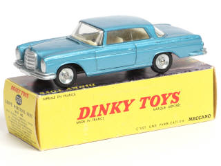 Lot 271 - DINKY TOYS (FRANCE) (1)