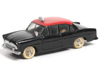 Lot 173 - DINKY TOYS (FRANCE) (1)