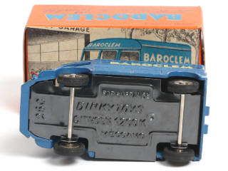 Lot 329 - DINKY TOYS (FRANCE) (1)