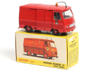 Lot 323 - DINKY TOYS (FRANCE) (1)