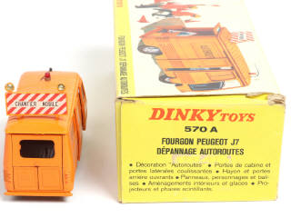 Lot 324 - DINKY TOYS (FRANCE) (1)