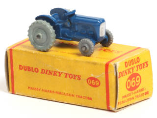 Lot 379 - DINKY TOYS (GB) (1)