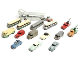 Lot 193 - DINKY TOYS (15)