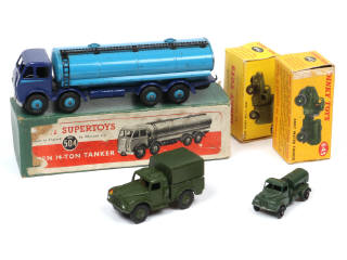 Lot 185 - DINKY TOYS (GB) (4)