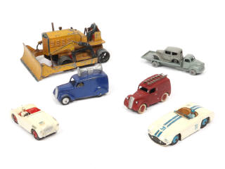 Lot 194 - DINKY TOYS (GB) (7)