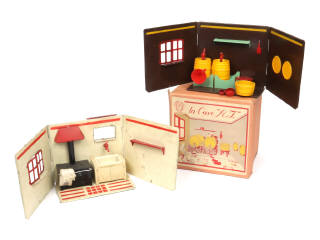 Lot 34 - REPUBLIC JOUETS (FRANCE) (2)