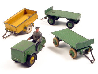 Lot 155 - DINKY TOYS (FRANCE) (4)