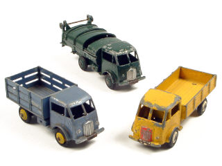 Lot 143 - DINKY TOYS (FRANCE) (3)