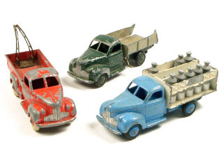 Lot 147 - DINKY TOYS (FRANCE) (3)