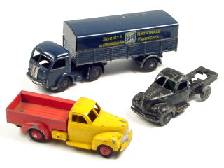 Lot 146 - DINKY TOYS (FRANCE) (3)