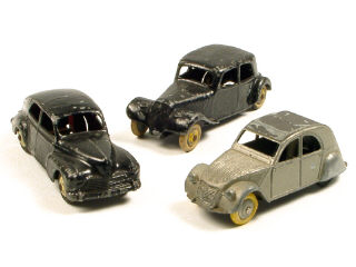 Lot 139 - DINKY TOYS (FRANCE) (3)