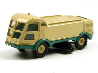 Lot 95 - DINKY TOYS FRANCE (1)