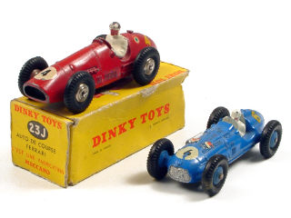 Lot 120 - DINKY TOYS (FRANCE) (2)