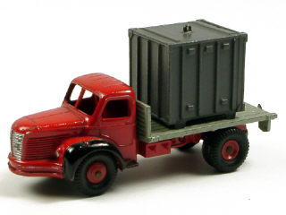 Lot 56 - DINKY TOYS (FRANCE) (1)