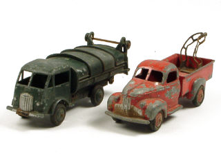 Lot 132 - DINKY TOYS (FRANCE) (2)