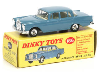 Lot 204 - DINKY TOYS (GB) (1)