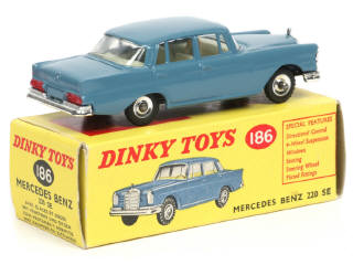 Lot 204 - DINKY TOYS (GB) (1)