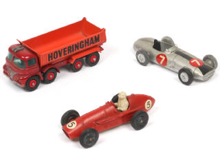 Lot 110 - DIVERS (3)