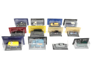 Lot 71 - DIVERS (12)
