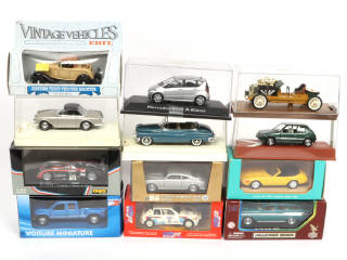 Lot 70 - DIVERS (12)