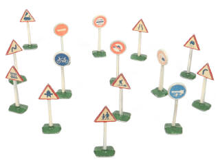 Lot 10 - DIVERS (15)