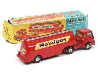 Lot 207 - CORGI TOYS (GB) (1)