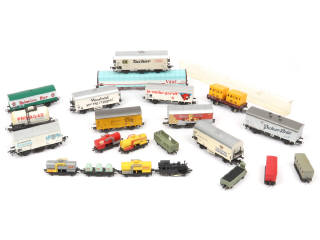 Lot 29 - DIVERS 'HO' (22)