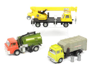 Lot 337 - DINKY TOYS (GB) (3)
