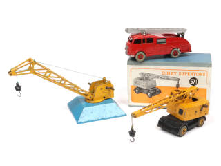 Lot 330 - DINKY TOYS (GB) (3)