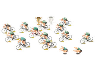 Lot 12 - DIVERS (26)