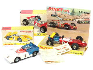 Lot 323 - DINKY TOYS (GB) (2)