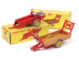 Lot 329 - DINKY TOYS (GB) (2)