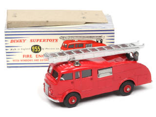 Lot 319 - DINKY TOYS (GB) (1)