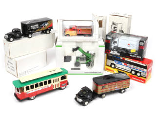 Lot 103 - DIVERS (8)