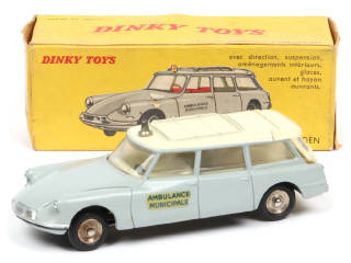 Lot 261 - DINKY TOYS (FRANCE) (1)