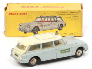 Lot 261 - DINKY TOYS (FRANCE) (1)