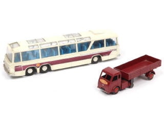 Lot 172 - DINKY TOYS (GB) (2)